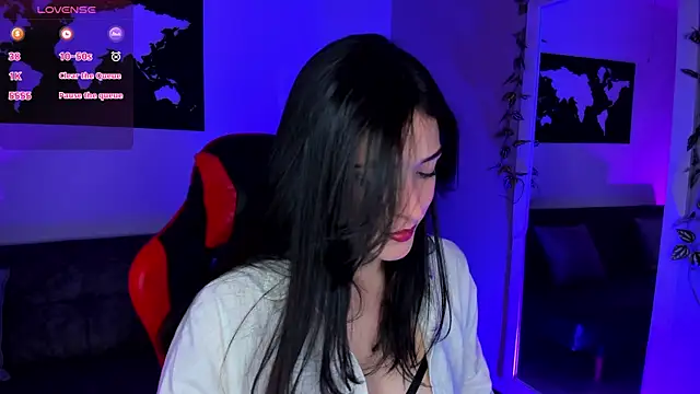 Snapshot of ZoeValencia1 chatting on 10.31.25 ZoeValencia1 online show from 10.31.25