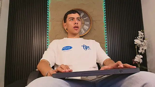 Aiden Royce online show from 04.04.26