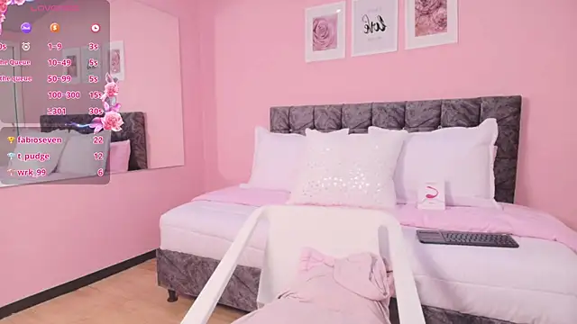 Snapshot of maddie_beauty chatting on 10.18.25 maddie beauty online show from 10.18.25