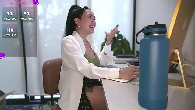 Snapshot of yuzhara chatting on 09.18.25 yuzhara online show from 09.18.25