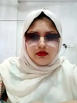 Snapshot of Nusrat-N chatting on 06.11.26 Nusrat-N online show from 06.11.26