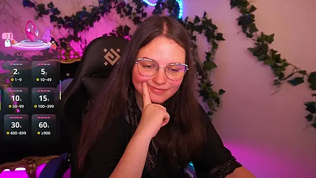 Snapshot of SophieDreamss chatting on 11.05.25 SophieDreamss online show from 11.05.25