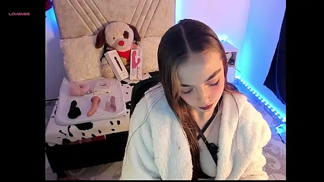 Mia Victoria22 online show from 04.24.26