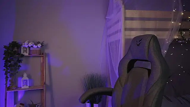 Snapshot of SakuraBliss chatting on 10.20.25 SakuraBliss online show from 10.20.25