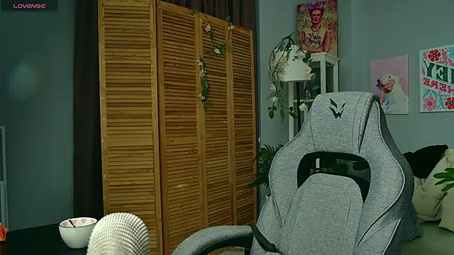 Snapshot of SakuraBliss chatting on 11.12.25 SakuraBliss online show from 11.12.25