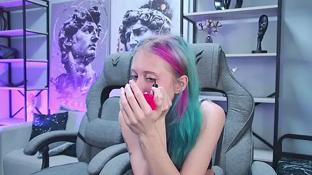 Snapshot of SakuraBliss chatting on 12.05.25 SakuraBliss online show from 12.05.25