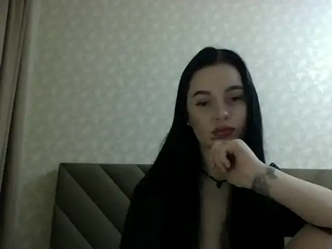 Snapshot of Lulii24 chatting on 11.18.25 Lulii24 online show from 11.18.25