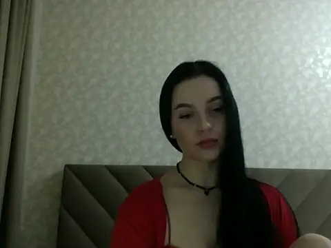 Snapshot of Lulii24 chatting on 11.18.25 Lulii24 online show from 11.18.25