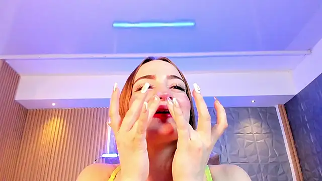 Snapshot of MadisonAnngel chatting on 10.08.25 MadisonAnngel online show from 10.08.25