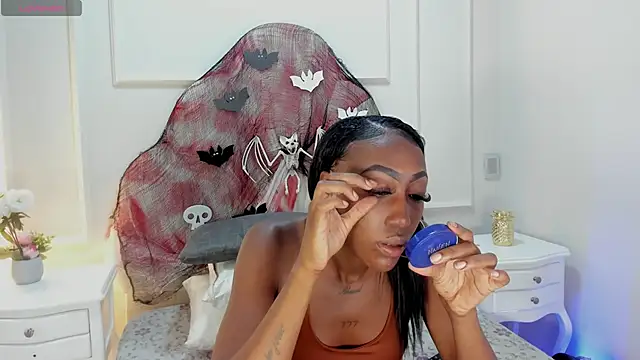 Snapshot of Anamonrroe chatting on 10.23.25 Anamonrroe online show from 10.23.25