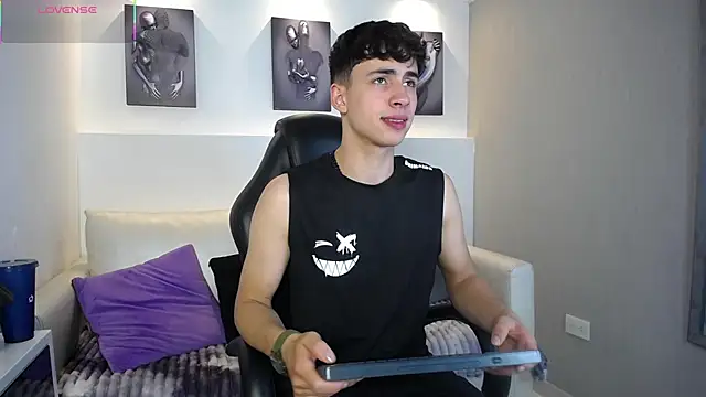 AdrianRinaldi online show from 11.12.25