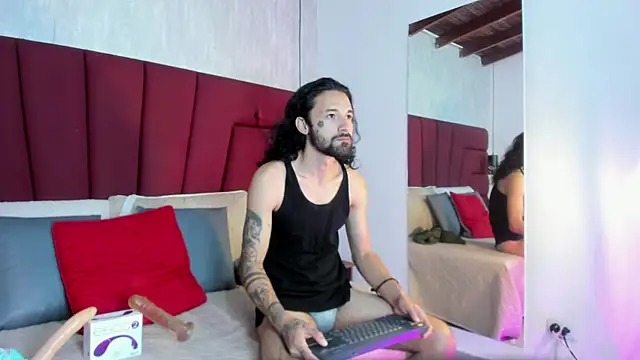 Snapshot of Hisoka_011 chatting on 11.18.25 Hisoka 011 online show from 11.18.25