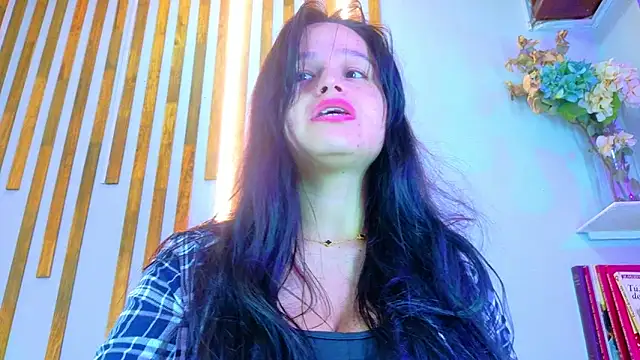 Snapshot of Jennifer_Vega1 chatting on 10.05.25 Jennifer Vega1 online show from 10.05.25