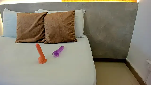 Snapshot of samantha_17_ chatting on 09.27.25 samantha 17 online show from 09.27.25