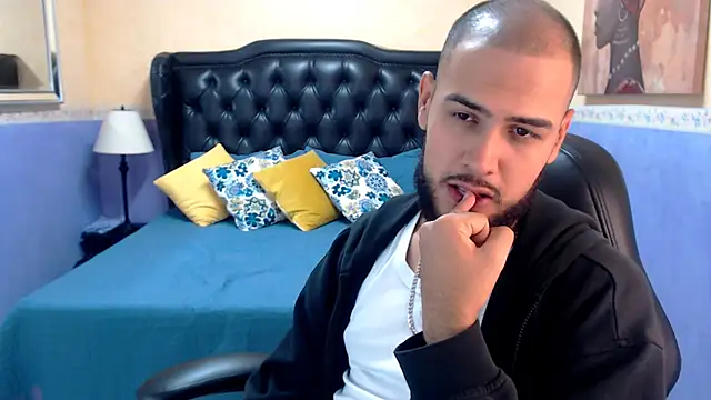 Snapshot of Marcus_Soler chatting on 09.29.25 Marcus Soler online show from 09.29.25