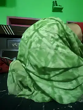 Snapshot of Shreya-couple chatting on 10.25.25 Shreya-couple online show from 10.25.25