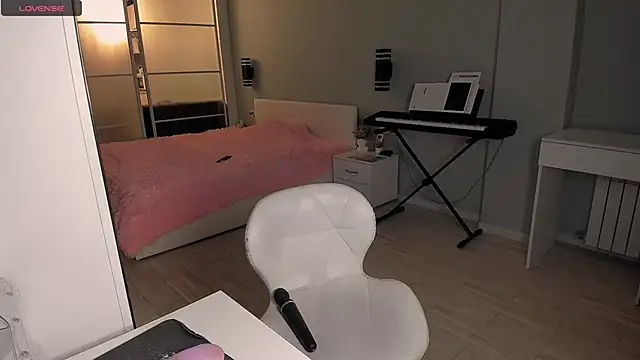 LolaVexx online show from 10.23.25