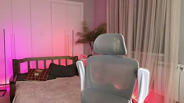 Snapshot of okerriella chatting on 11.28.25 okerriella online show from 11.28.25