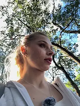 Snapshot of BabyAnais chatting on 09.18.25 BabyAnais online show from 09.18.25