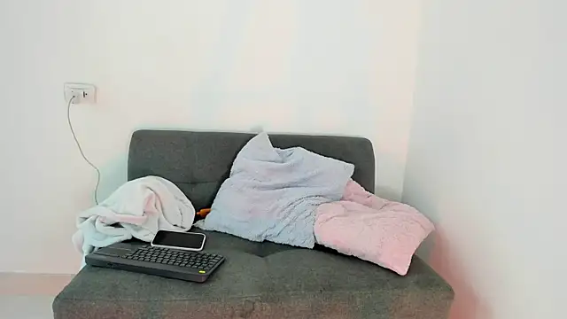 Snapshot of lara_and_danny chatting on 10.22.25 lara and danny online show from 10.22.25