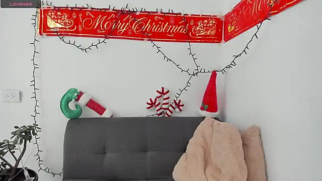 Snapshot of lara_and_danny chatting on 11.27.25 lara and danny online show from 11.27.25