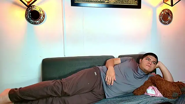 naomi campbel  online show from 01.06.26