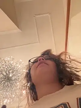 Snapshot of Wildmaca chatting on 11.27.25 Wildmaca online show from 11.27.25