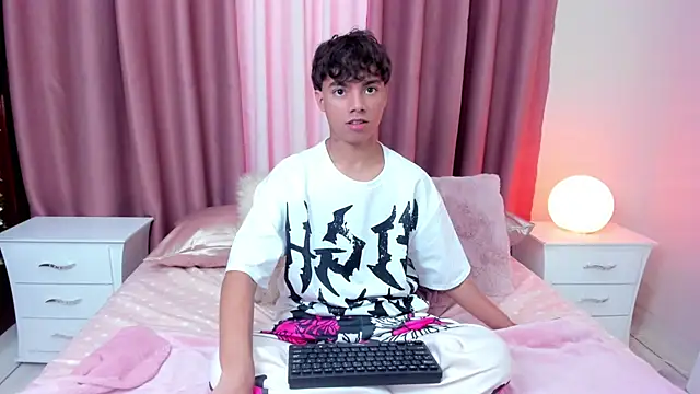 Snapshot of Honeymoon_sariel chatting on 10.19.25 Honeymoon sariel online show from 10.19.25