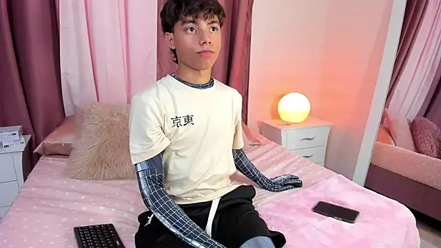 Snapshot of Honeymoon_sariel chatting on 10.31.25 Honeymoon sariel online show from 10.31.25