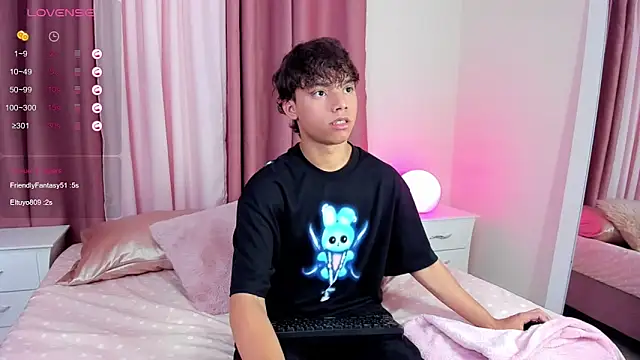 Snapshot of Honeymoon_sariel chatting on 11.17.25 Honeymoon sariel online show from 11.17.25