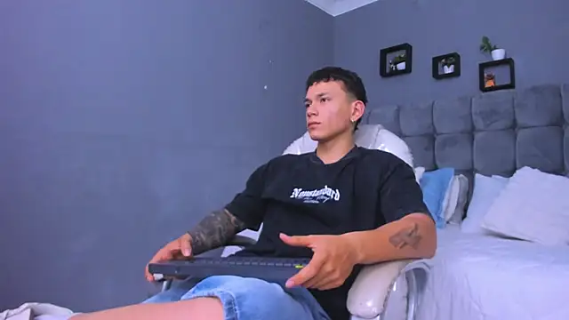 Snapshot of Thomas_moon chatting on 11.09.25 Thomas moon online show from 11.09.25