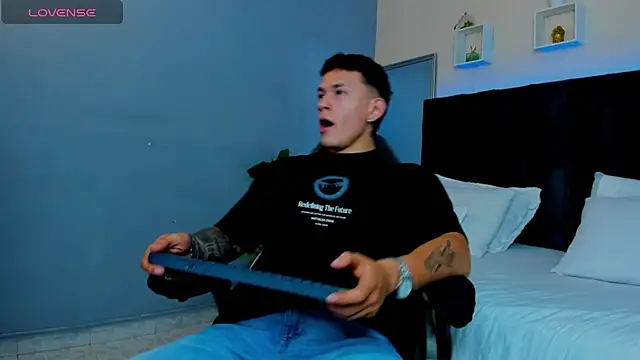 Snapshot of Thomas_moon chatting on 11.20.25 Thomas moon online show from 11.20.25