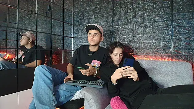 Snapshot of HellAndDante_ chatting on 11.22.25 HellAndDante online show from 11.22.25