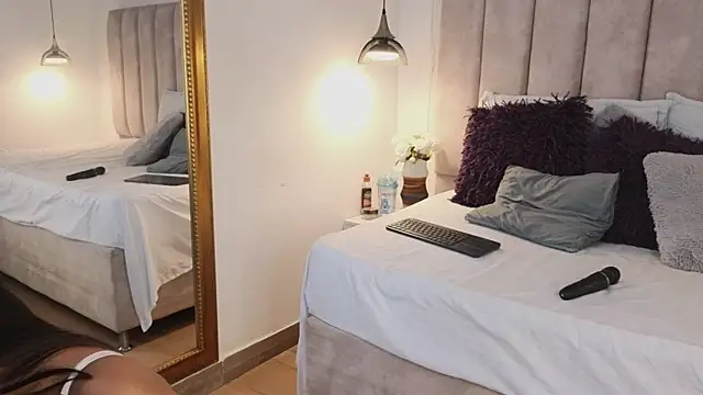 arianaa miller  online show from 10.19.25