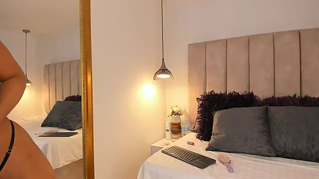 arianaa miller  online show from 11.15.25