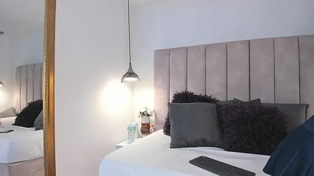 arianaa miller  online show from 11.21.25