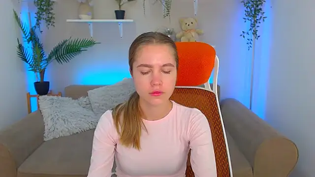 Snapshot of Spicy_Lexi chatting on 09.13.25 Spicy Lexi online show from 09.13.25