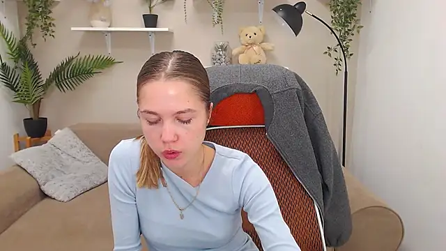 Snapshot of Spicy_Lexi chatting on 10.10.25 Spicy Lexi online show from 10.10.25