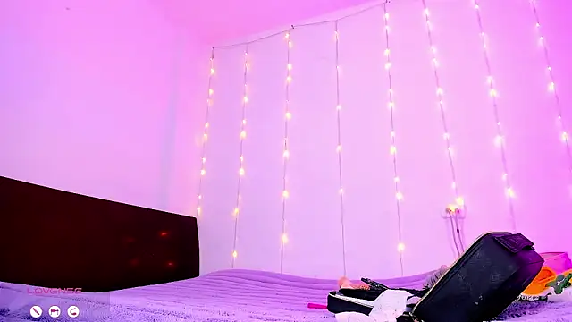 Snapshot of SebastianHilton chatting on 06.16.26 SebastianHilton online show from 06.16.26