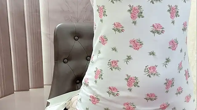 Snapshot of Shenlly chatting on 04.11.26 Shenlly online show from 04.11.26