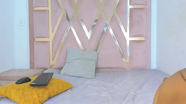 Snapshot of dannyasm chatting on 11.02.25 dannyasm online show from 11.02.25