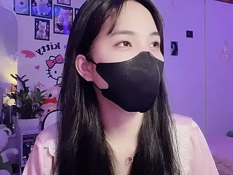 Snapshot of keelinnn19 chatting on 10.31.25 keelinnn19 online show from 10.31.25