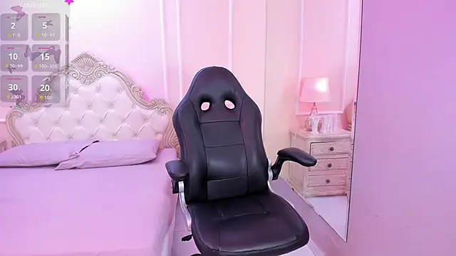 Snapshot of AmyBlackwood chatting on 10.06.25 AmyBlackwood online show from 10.06.25