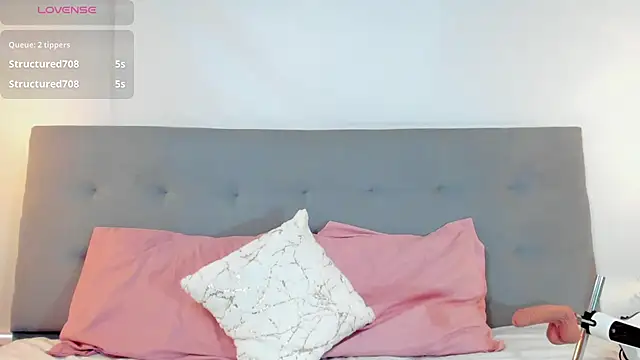 Snapshot of Luna_Claire chatting on 11.16.25 Luna Claire online show from 11.16.25