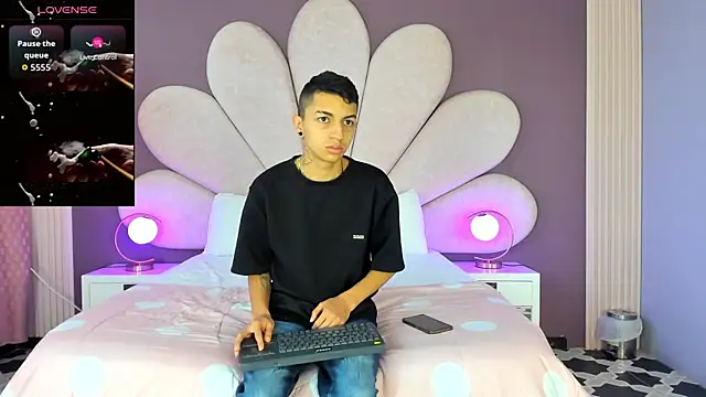 NickandAbby  online show from 11.14.25