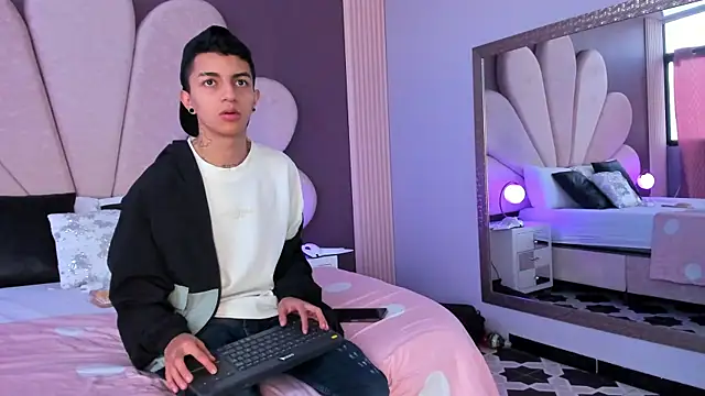 NickandAbby  online show from 11.25.25