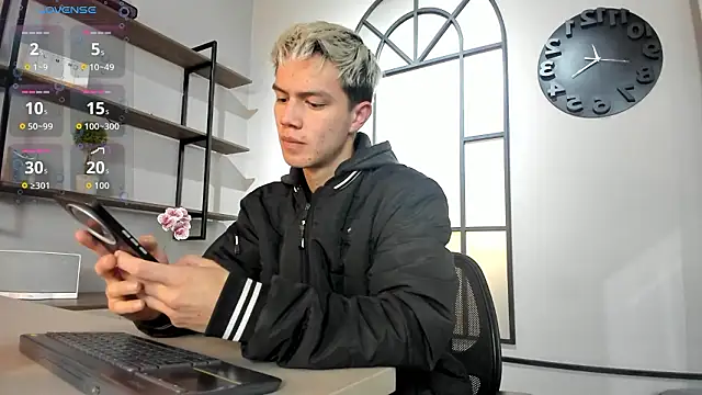 Snapshot of nicktorn chatting on 02.01.26 nicktorn online show from 02.01.26