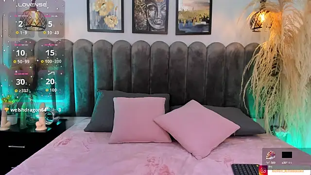 Snapshot of Viollet_xoxo chatting on 10.02.25 Viollet xoxo online show from 10.02.25