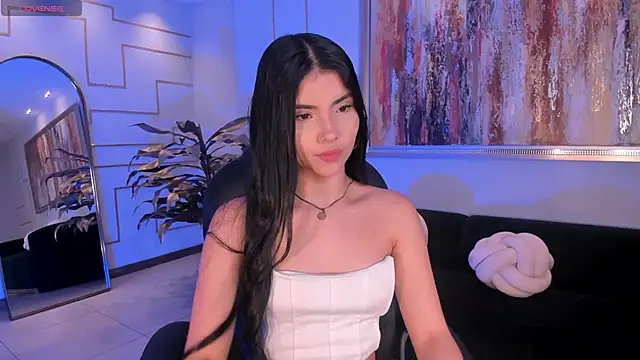 MiaLaurence online show from 12.16.25