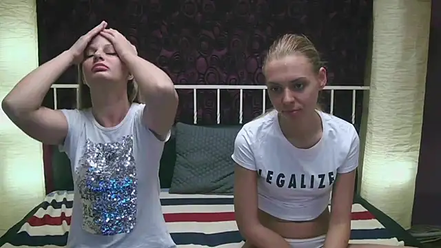 BlondeWitches online show from 09.11.25